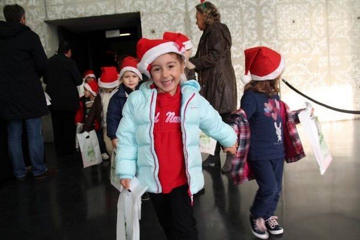 Festa de Natal reúne 2.170 crianças e 240 professores e auxiliares