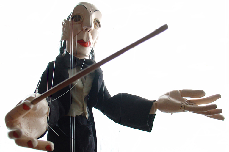Robertos e Outras Marionetas