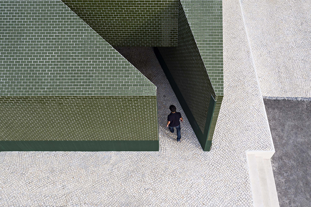 Olhar por Dentro: Arquitetura Emergente em Ílhavo