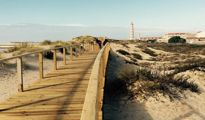Passadiços devolvidos à Praia da Barra
