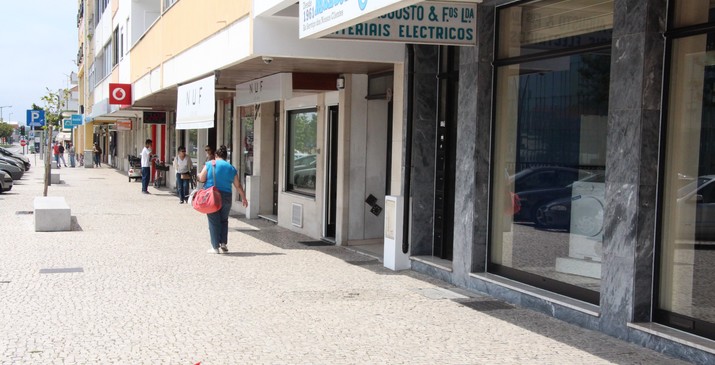 Regulamento Municipal dos Horários de Funcionamento dos Estabelecimentos de Venda ao Público e Pr...