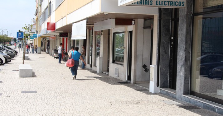 Prolongamento do Horário de Funcionamento dos Estabelecimentos de Venda ao Público e Prestação de...