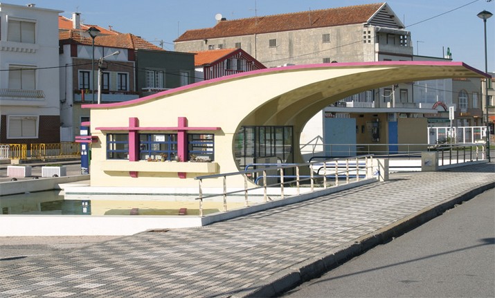 Limpeza dos sanitários públicos na Praia da Costa Nova