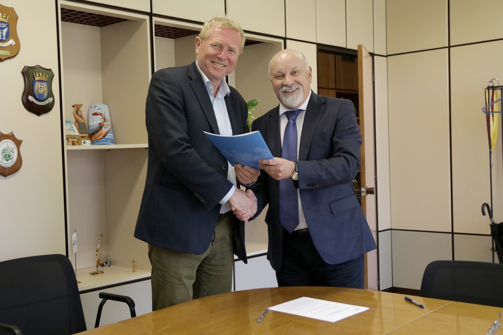 Startup de produção offshore de salmão assina contrato de incubação com o Município de Ílhavo