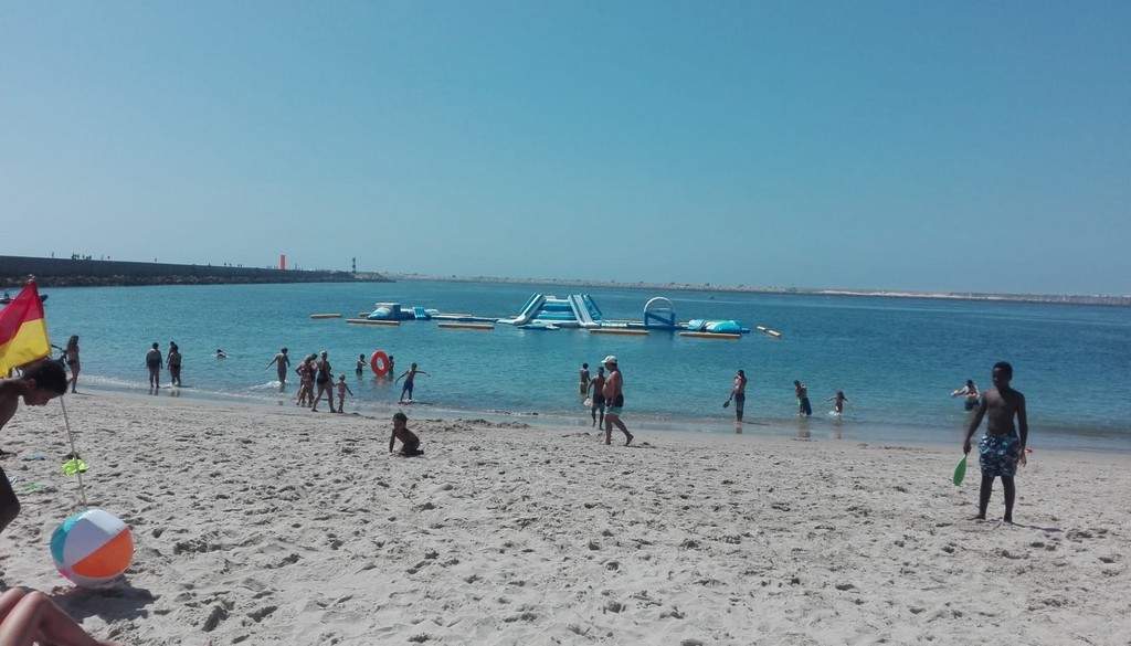 Marolas encerra com mergulho inaugural de parque aquático flutuante 