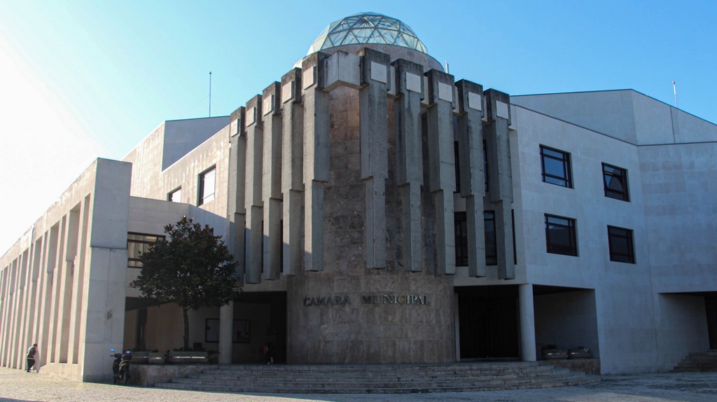 COVID-19: Câmara Municipal permite a continuidade dos horários habituais do comércio