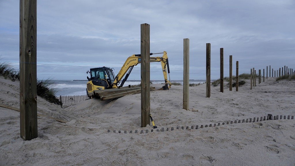 Início das obras de Recuperação e Estabilização do Cordão Dunar entre as Praias da Barra e da Cos...