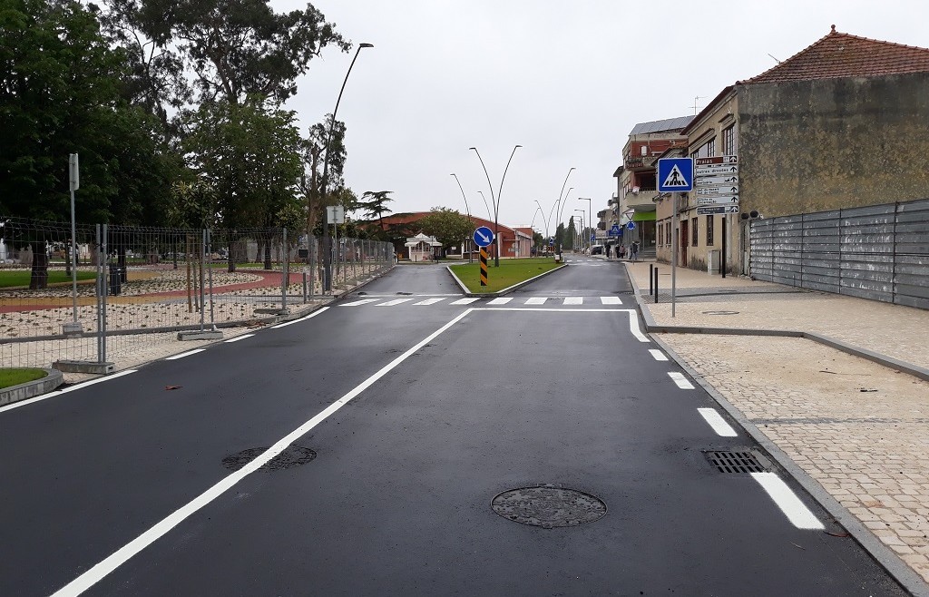 Avenida 25 de abril reabre à circulação automóvel