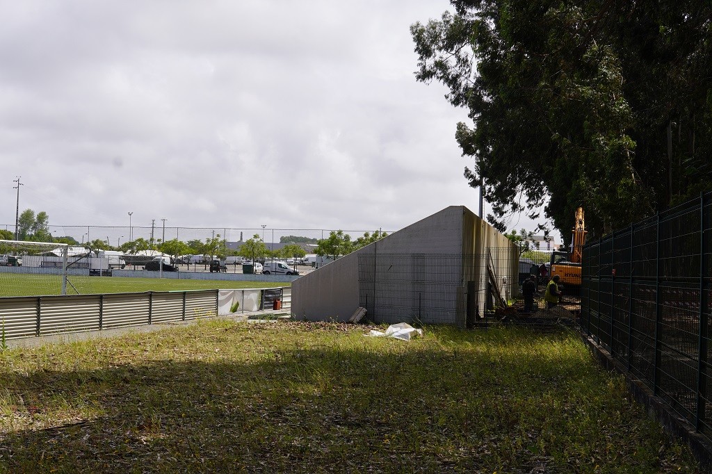 Campo Municipal de Futebol da Vista Alegre recebe cobertura na bancada