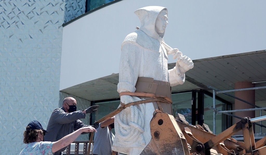 Centro para a Valorização e Interpretação da Religiosidade Ligada ao Mar recebe escultura “Homem ...