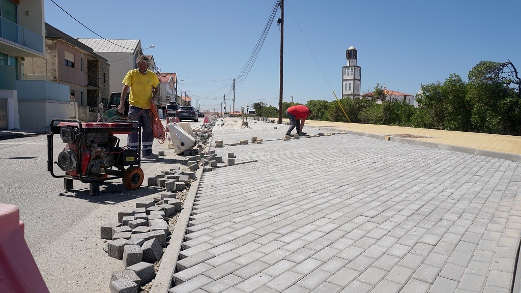 Suspensão das obras da Av. N. Sra. da Saúde, na Costa Nova, durante a época balnear