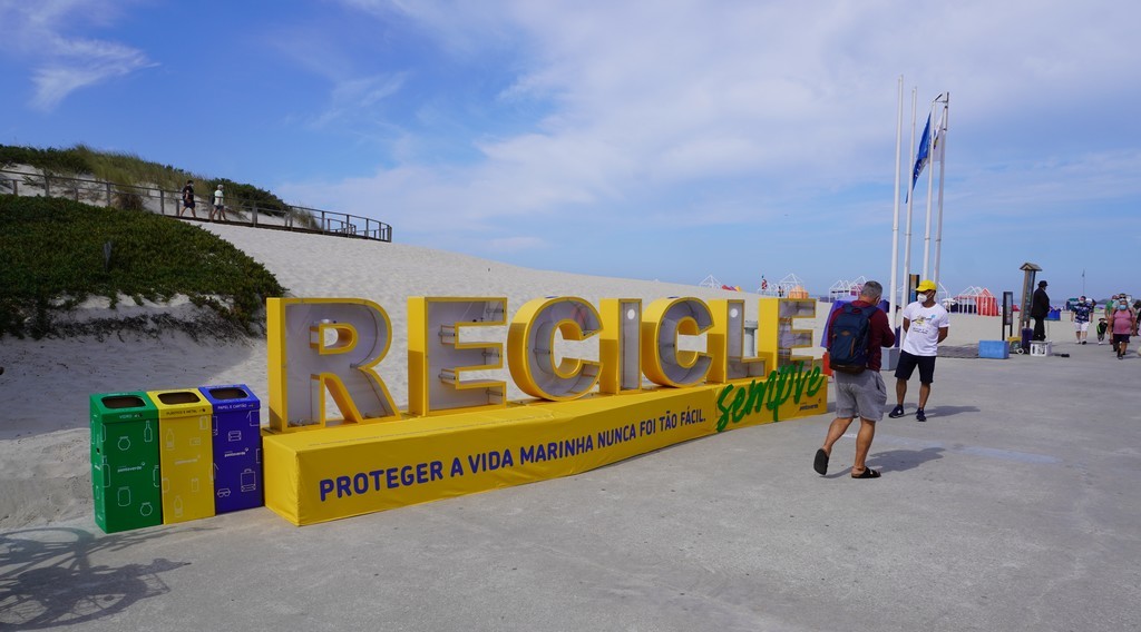 Sociedade Ponto Verde leva Reciclagem à Praia e pede que onde estiver #RecicleSempre