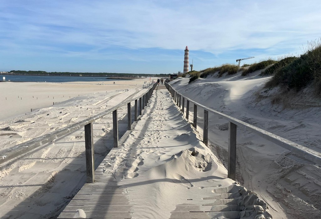 Câmara Municipal de Ílhavo suspende a limpeza dos Passadiços da Praia da Barra