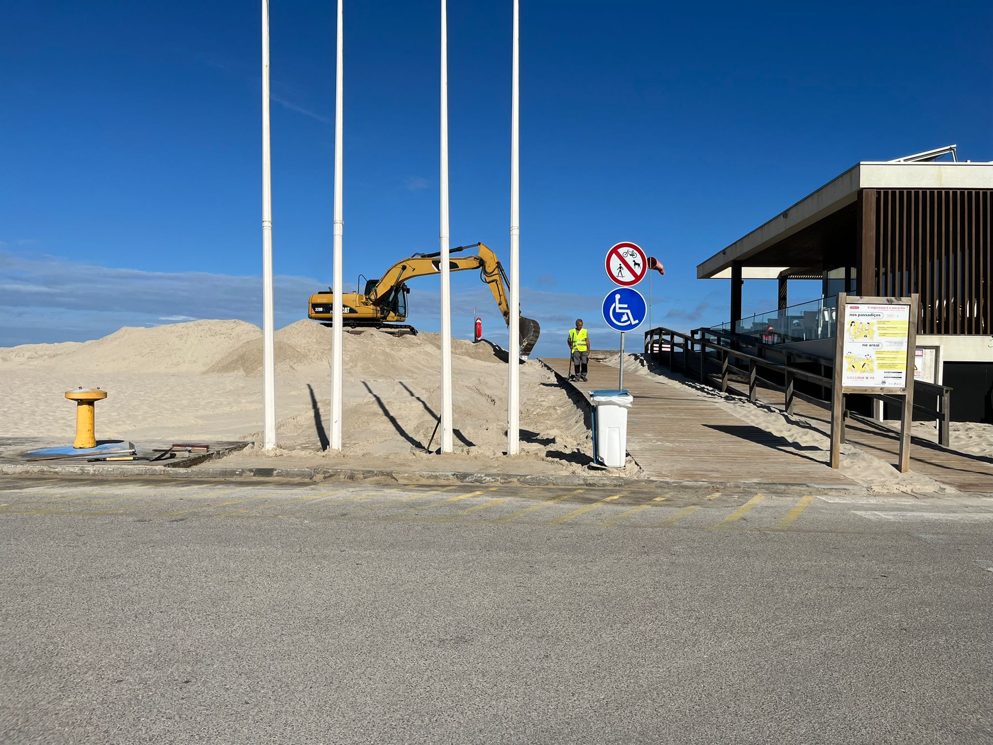 Limpeza dos Passadiços da Praia da Barra concluídos