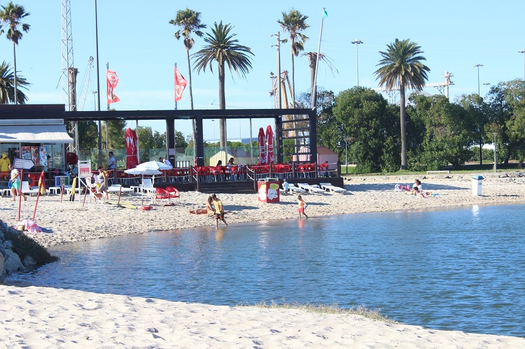 Praia Jardim Oudinot interdita a banhos