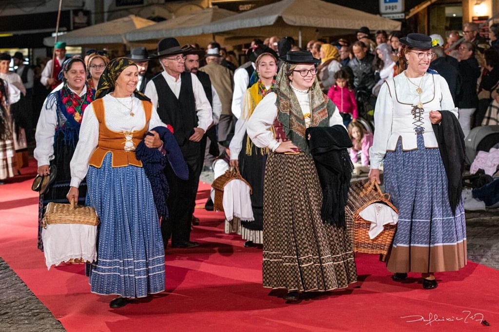 Desfile Nacional do Traje Popular Português realiza-se na Vista Alegre 